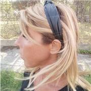 Insegnante di diritto impartisce lezioni di diritto costituzionale e ,civile a studenti scuole secondarie